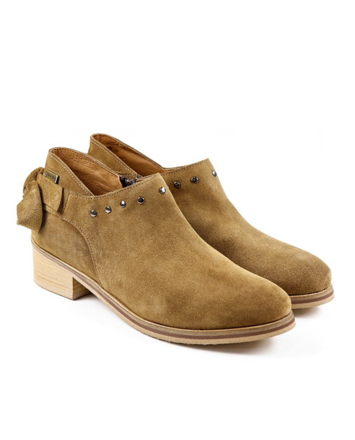 Camel de Senhora Ginova Botins with Tachas and Laço Back