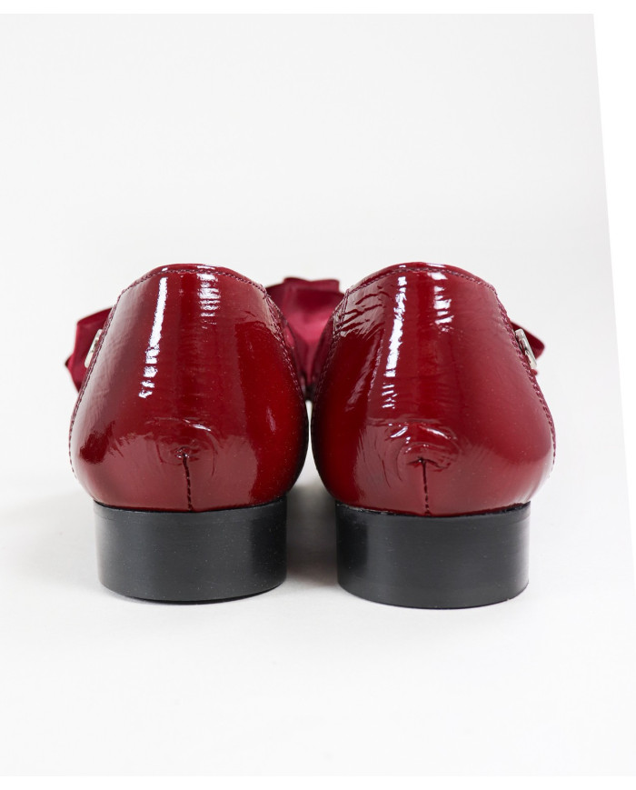 women's Appearances with Decorative Lace