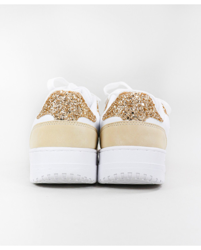 Jome de la mujer deportiva con brillo