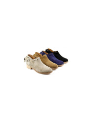 Botins de Senhora Ginova com Tachas e Laço Atrás