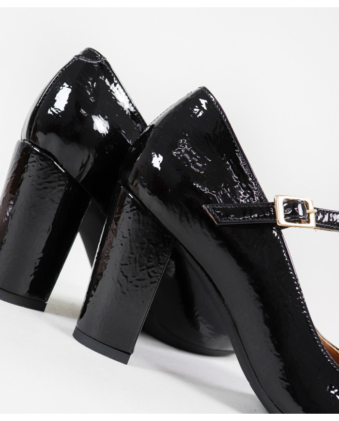 Ginova Women Shoes with Verniz Finish