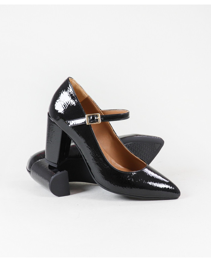 Ginova Women Shoes with Verniz Finish