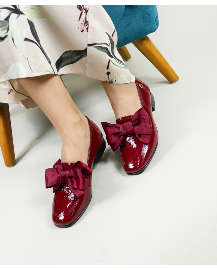 women's Appearances with Decorative Lace