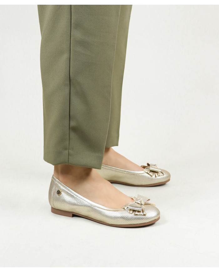 Women's Sabrinas with Lace on the Front