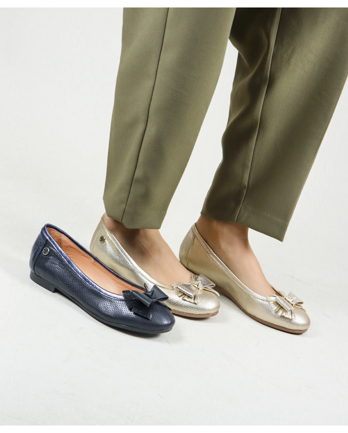 Women's Sabrinas with Lace on the Front