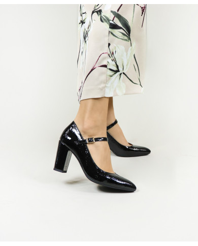 Sapatos de Mulher Ginova com Acabamento em Verniz