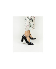 Ginova Women Shoes with Verniz Finish