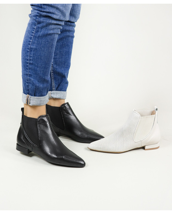 Botas de mujer con tela perforada