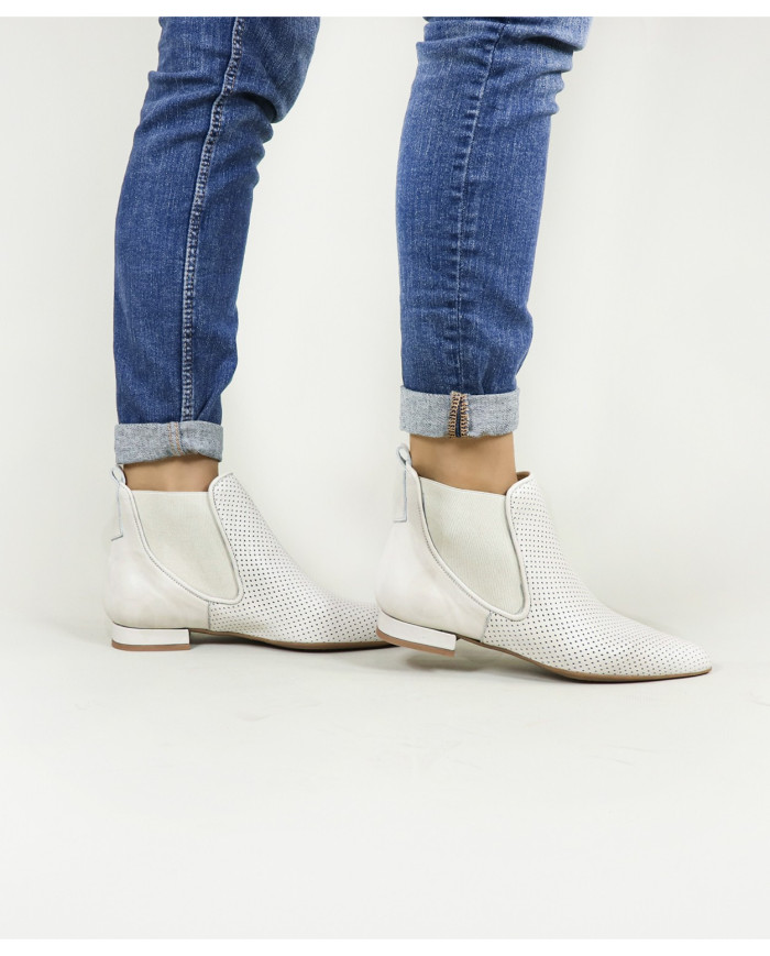 Botas de mujer con tela perforada