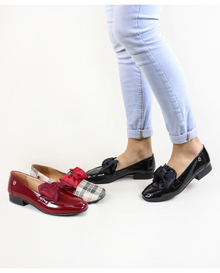 apariciones de mujeres con cordones decorativos