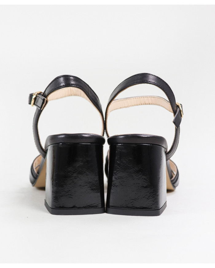 Sandalias de mujeres Ginova con rayas cruzadas