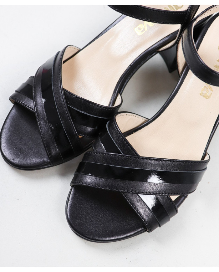 Sandalias de mujeres Ginova con rayas cruzadas