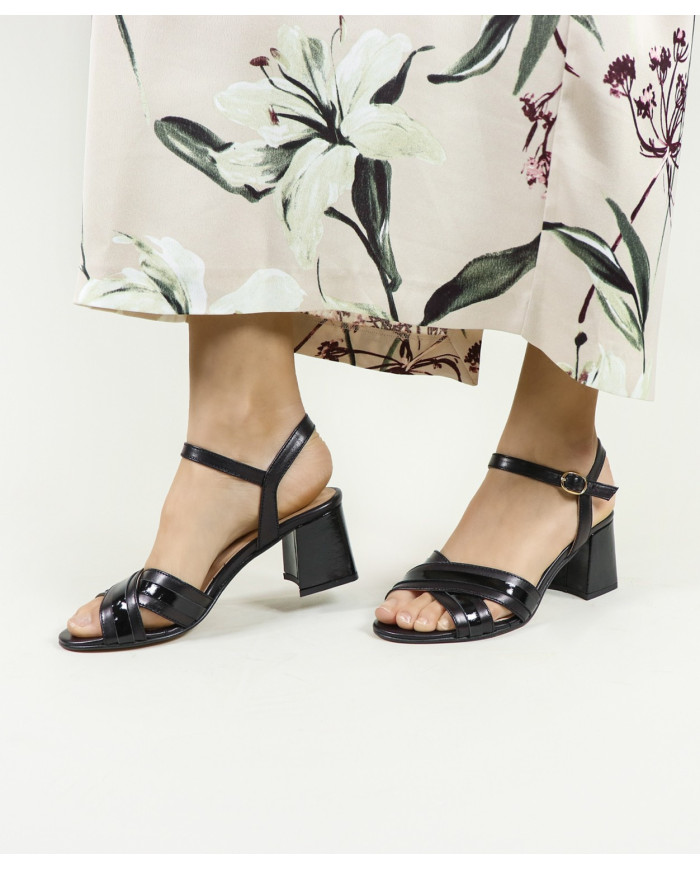 Sandalias de mujeres Ginova con rayas cruzadas