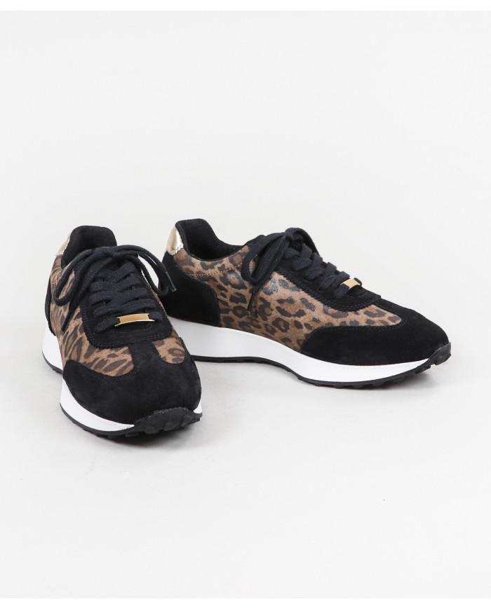 Deportes femeninos con patrón leopardo