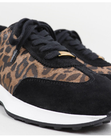 Deportes femeninos con patrón leopardo