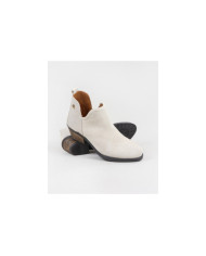 Ginova Women's Boots with Clasp