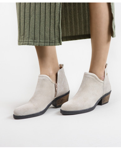 Ginova Women's Boots with Clasp