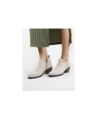 Ginova Women's Boots with Clasp