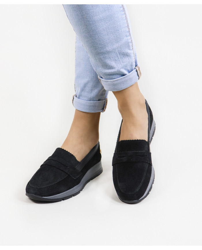 Women's Sports Without Wholesalers