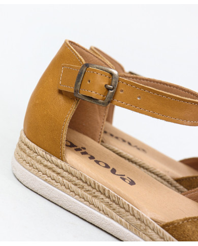 Sandalias de mujeres cerradas y mercantiles