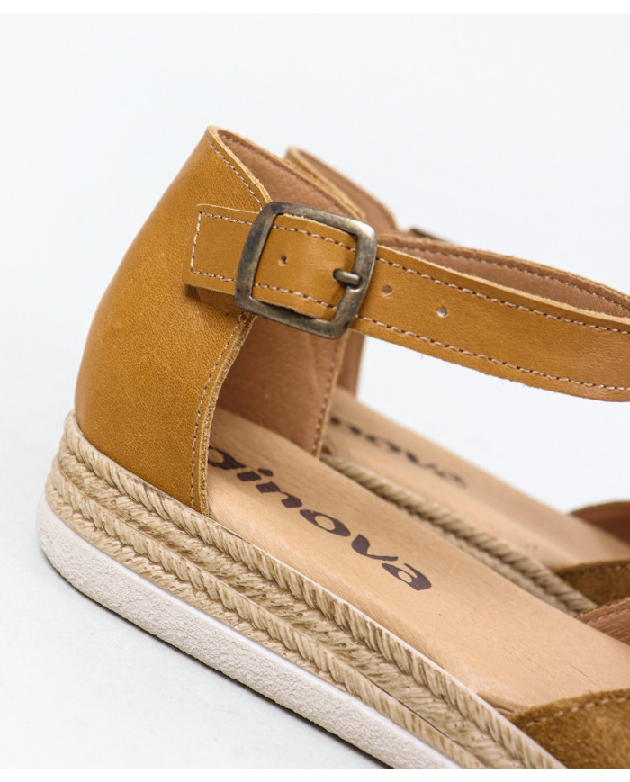 Sandalias de mujeres cerradas y mercantiles