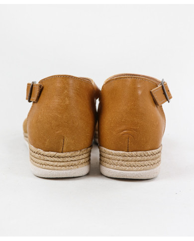 Sandalias de mujeres cerradas y mercantiles