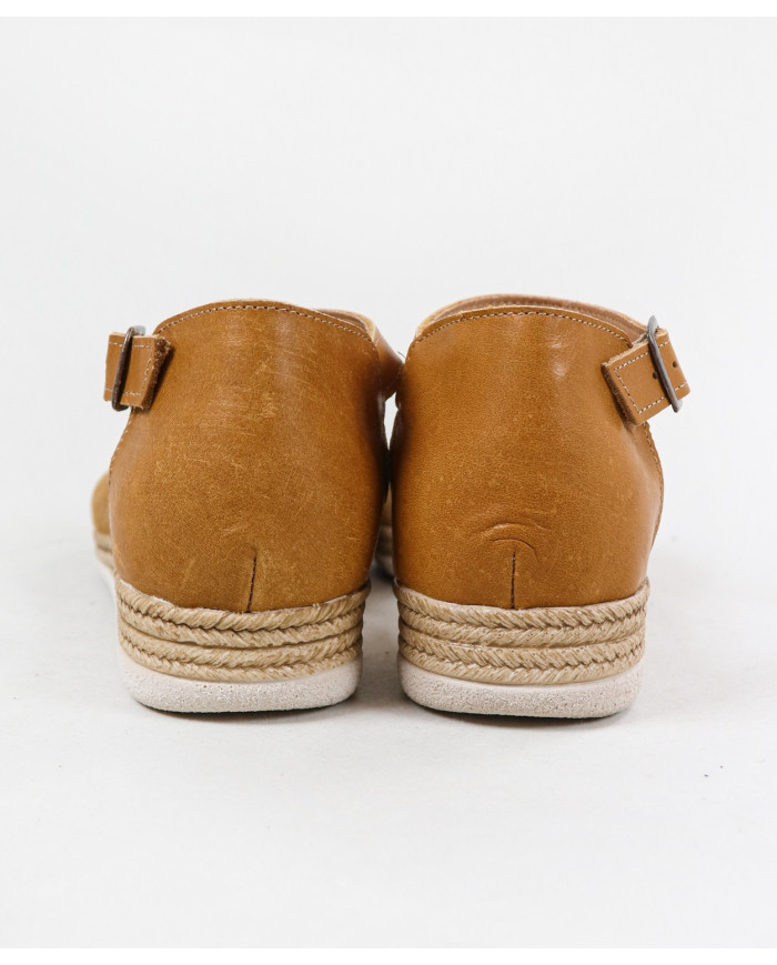 Sandalias de mujeres cerradas y mercantiles