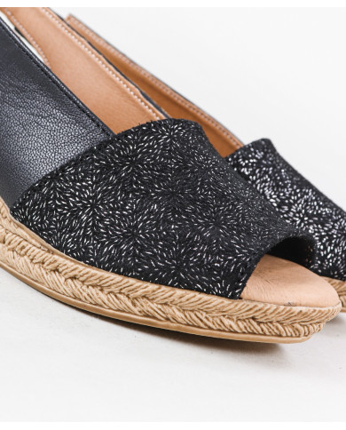 Women's Sandals in Cunha with Skin Decorated