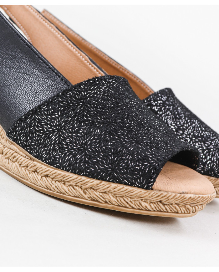 Women's Sandals in Cunha with Skin Decorated