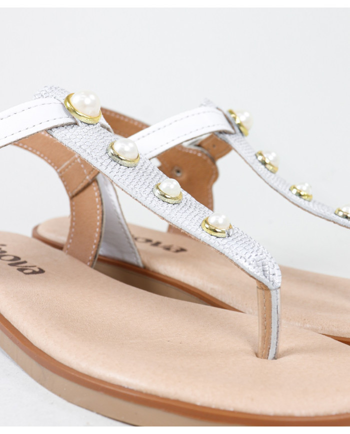Sandalias de mujeres con perlas en la Franja