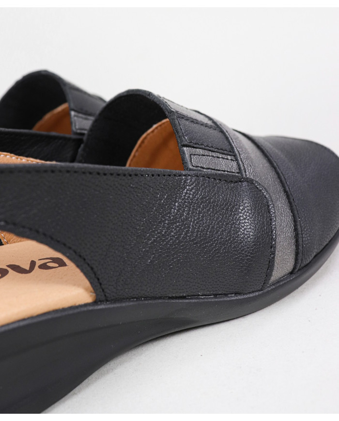 Women's Sandals in Cunha