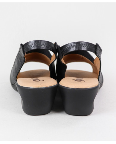 Women's Sandals in Cunha