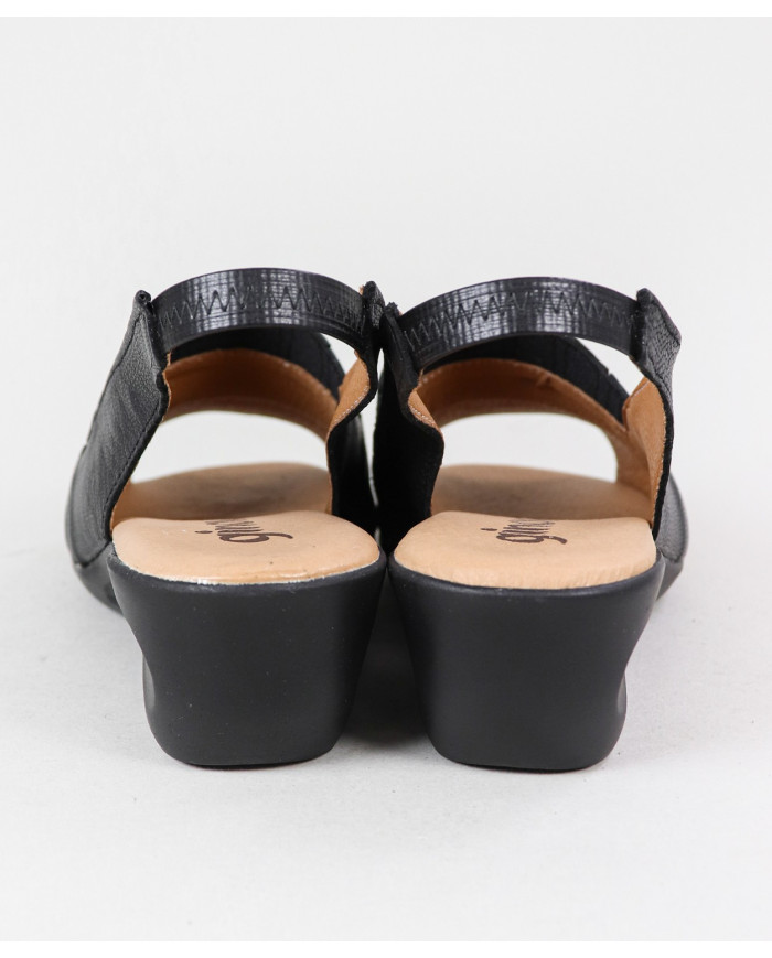 Women's Sandals in Cunha