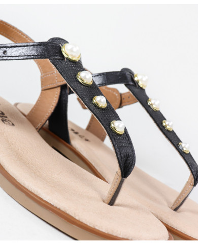 Sandalias de mujeres con perlas en la Franja