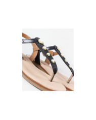 Sandalias de mujeres con perlas en la Franja