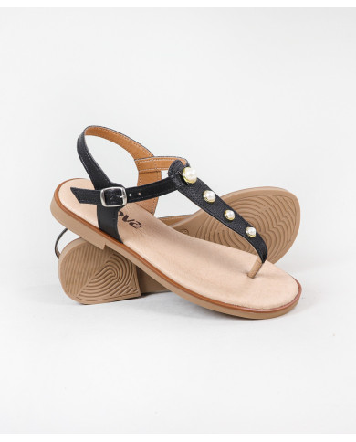 Sandalias de mujeres con perlas en la Franja