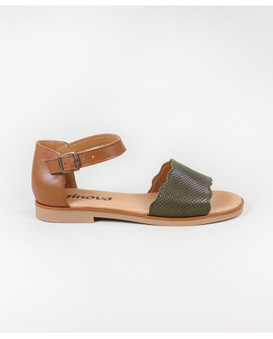 Sandalias de mujeres con tiras perforadas