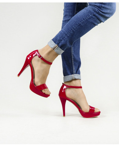 Elegant Sandals of Lady Ginova