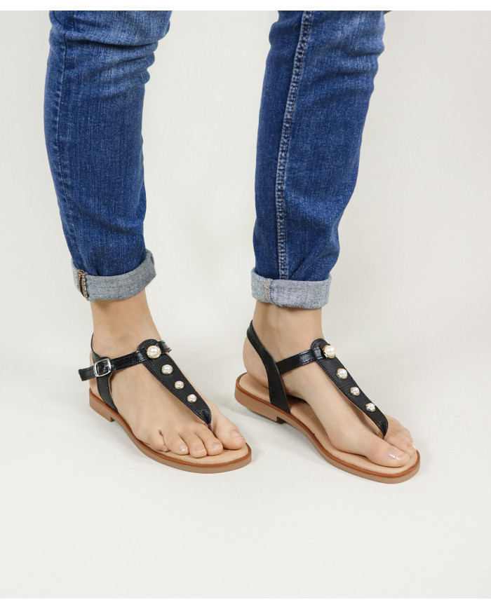 Women's Sandals with Pearls in the Strip