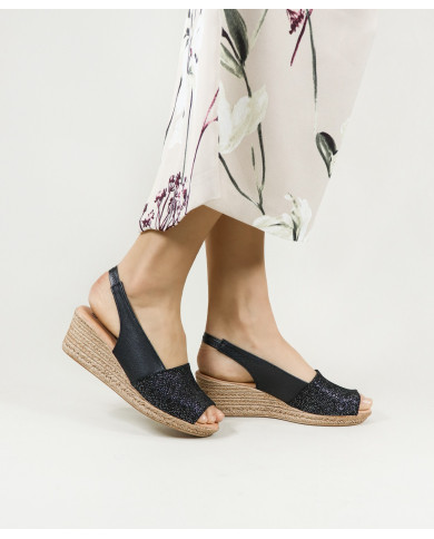 Women's Sandals in Cunha with Skin Decorated