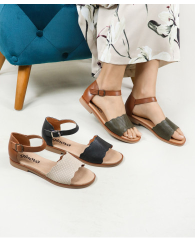 Sandalias de mujeres con tiras perforadas