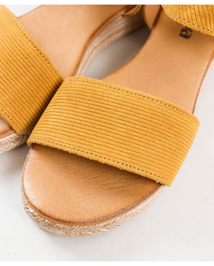 Sandálias de Mulher Compensadas com Tira de Apertar