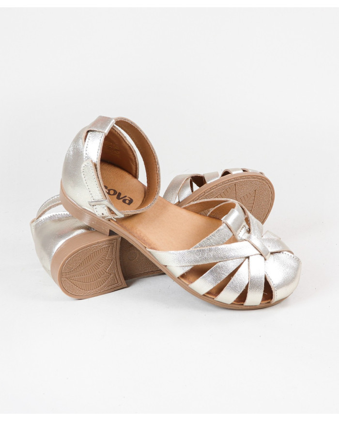 Ginova Women's Sandals with Strips on the Front