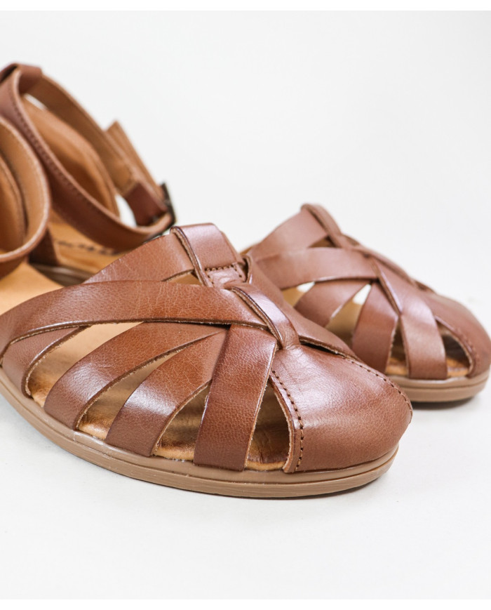 Ginova Women's Sandals with Strips on the Front