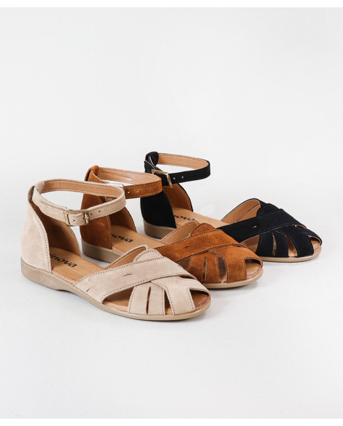 Ginova Women's Sandals with Strips on the Front