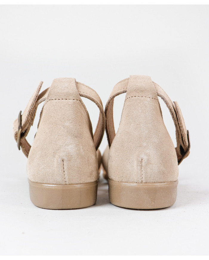 Ginova Women's Sandals with Strips on the Front