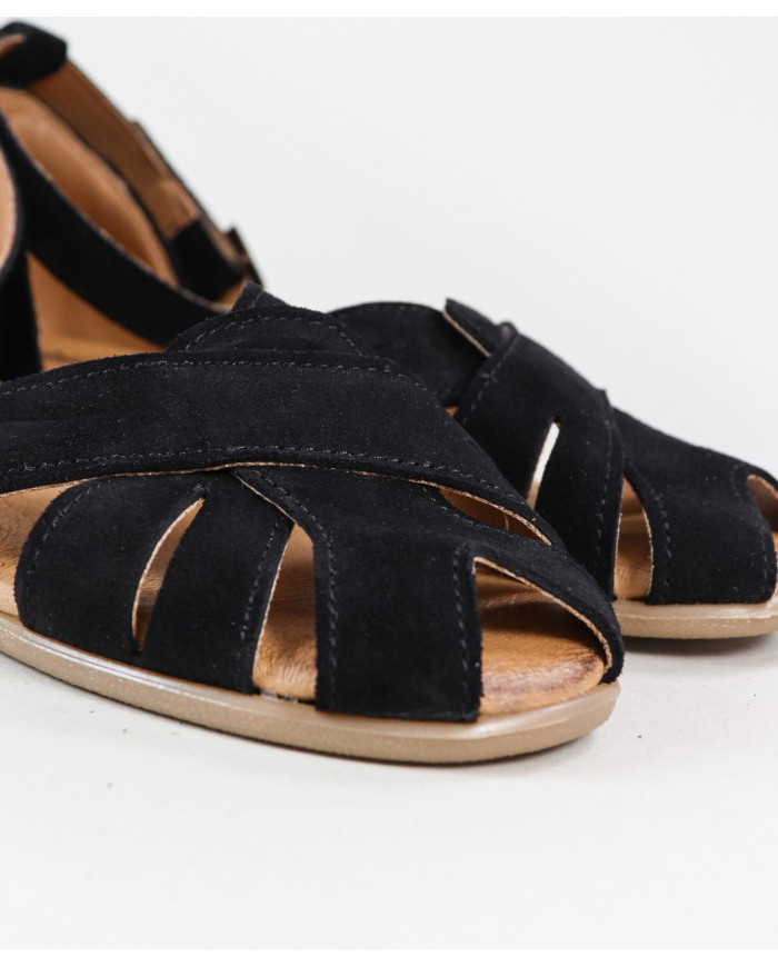 Ginova Women's Sandals with Strips on the Front