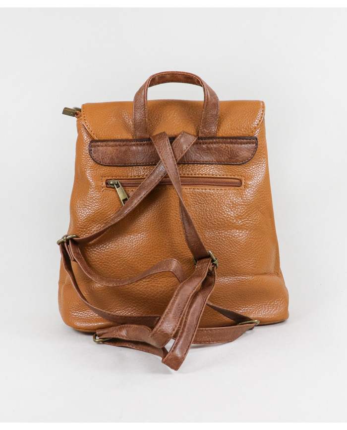 Mochila de mujer con detalle perforado