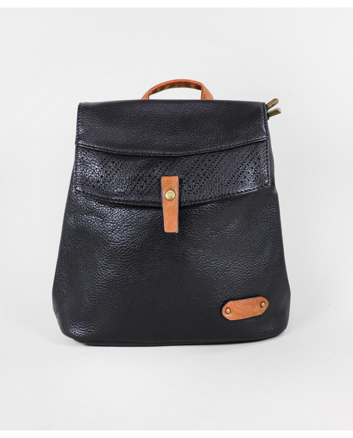 Mochila de mujer con detalle perforado