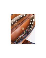 Mala de Mulher Perfurada com Necessaire Interior